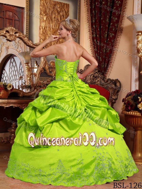 Spring Green Taffeta Quinceanera Dress with Embroidery and Beading