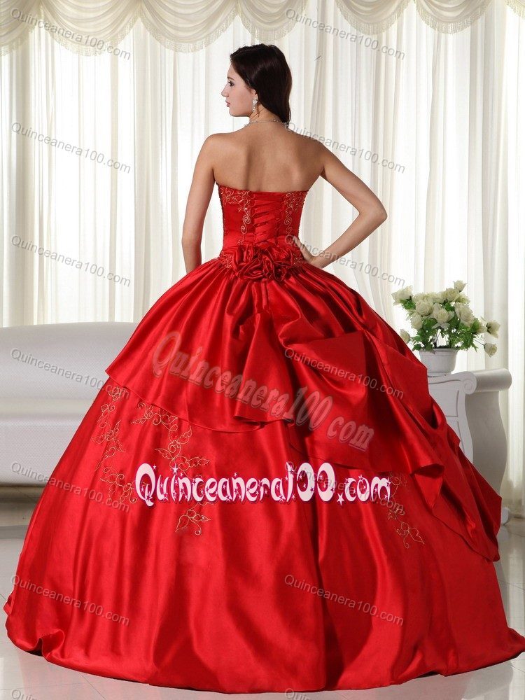 Elegant Red Taffeta Embroidery Quinceanera Gown Dresses