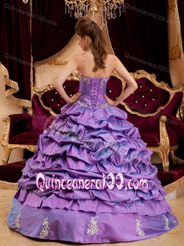 Mature Pick Ups Purple Dress for Sweet 15 with White Appliques