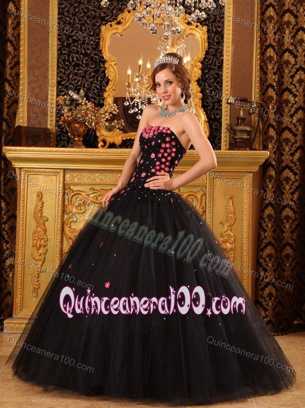 Graceful Tulle Black Quinceanera Party Dress with Red Appliques