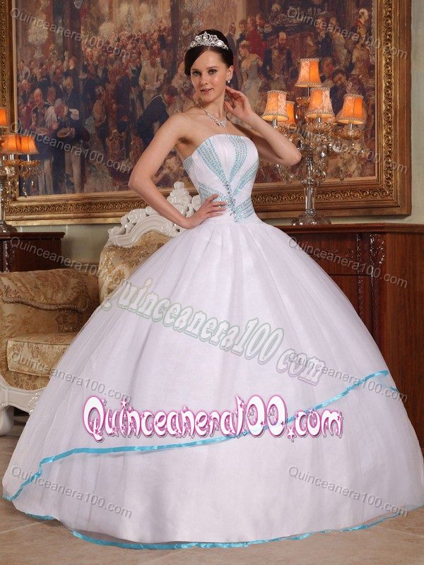 Simple White Strapless Dresses Quinceanera with Beading in Organza