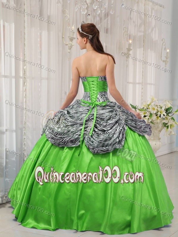 Spring Green Sweetheart Dresses for a Quince with Leopard Printing