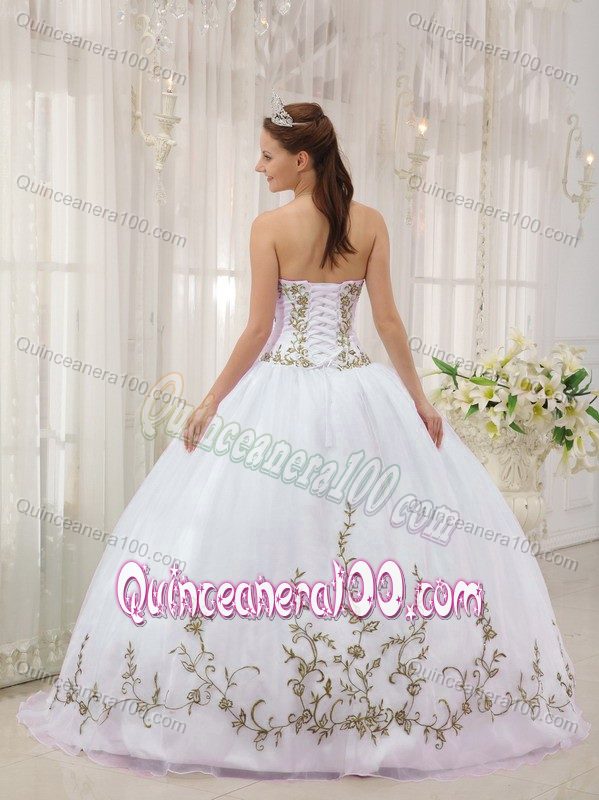 Brand New White Ball Gown Dresses for Sweet 16 with Embroidery