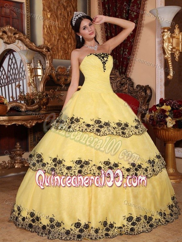 Yellow Strapless Organza Sweet 15 Dresses with Lace Hem Decorate