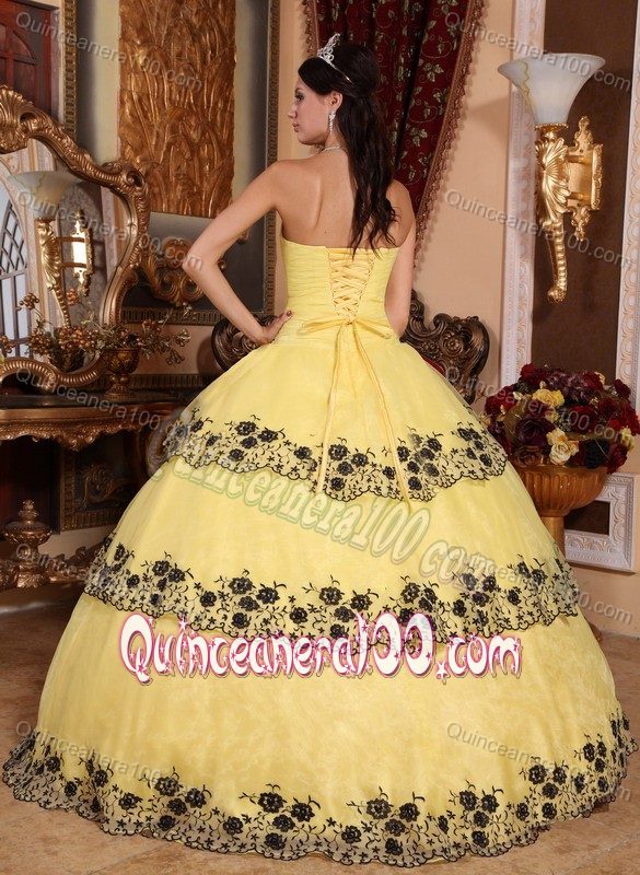 Yellow Strapless Organza Sweet 15 Dresses with Lace Hem Decorate