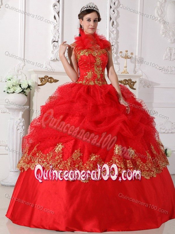 Red Halter Top Feather Decorate Dress for Sweet 16 with Appliques in American idol