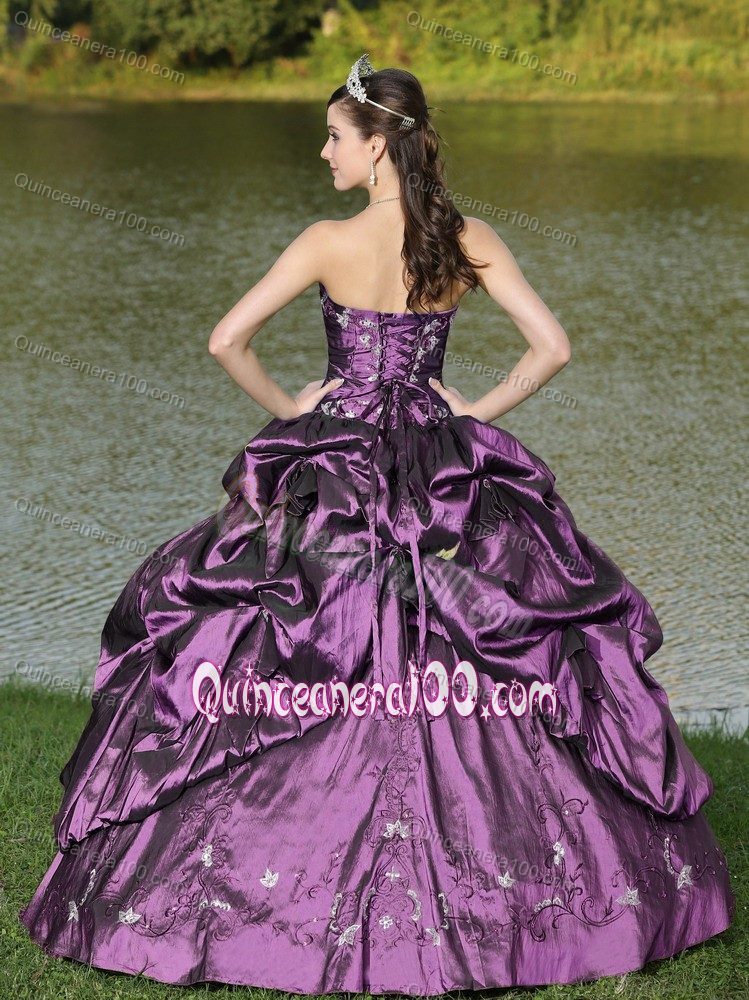 Strapless Embroidery Beading Purple Quince Dress with Pick-ups