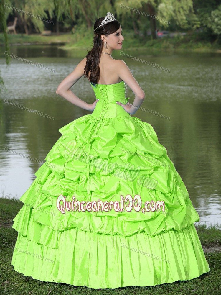 Beading Spring Green Pleated Quinceanera Dresses with Pick-ups