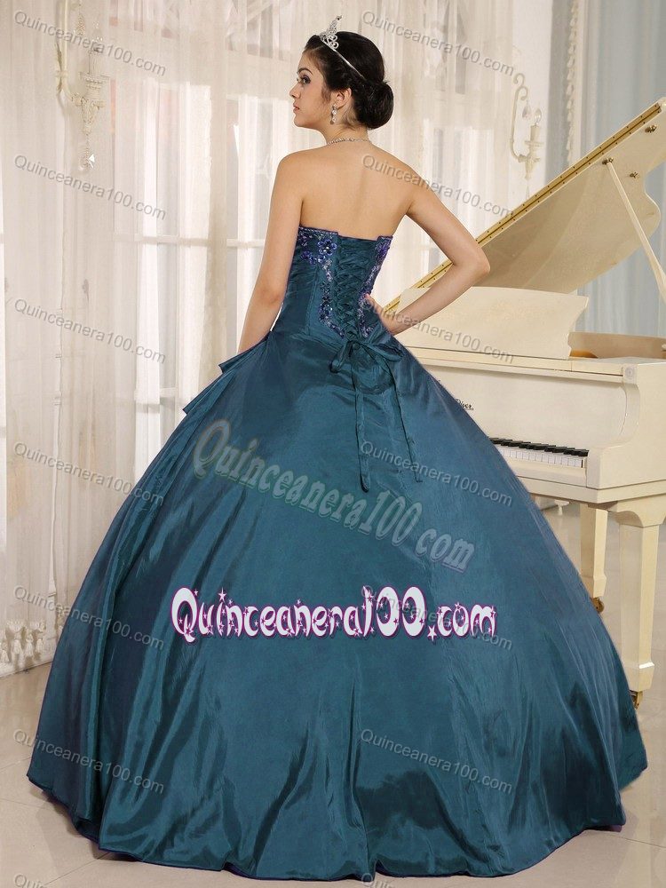 Chic Sweetheart Bodice Teal Embroidery Quinceanera Party Dress