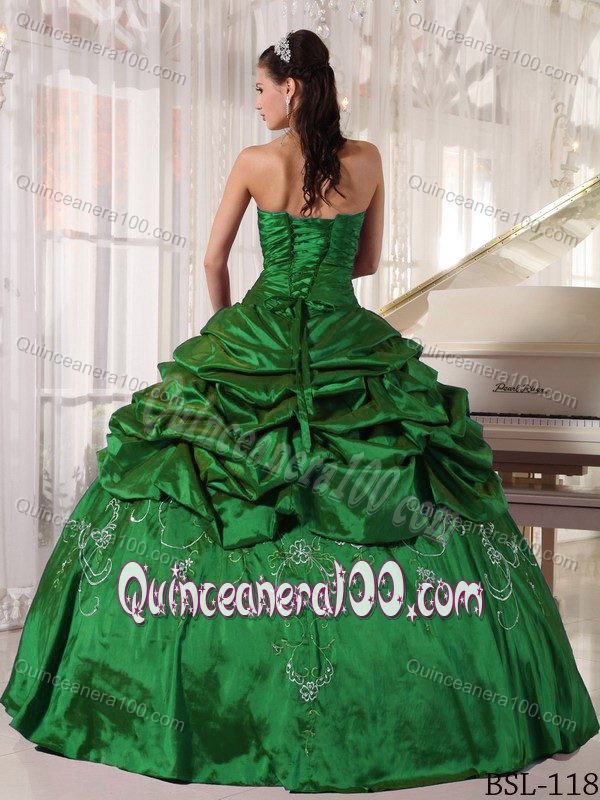 Embroidery forest Green Dresses Quince with Pick-ups and Pleats