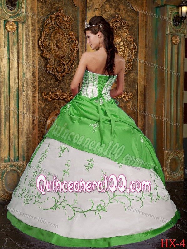 Embroidery Spring Green and White Quince Dress with Pick-ups