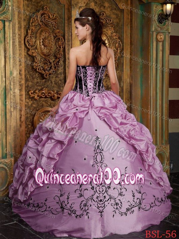 Chic Two-toned Embroidery Quinceanera Dresses with Pick-ups