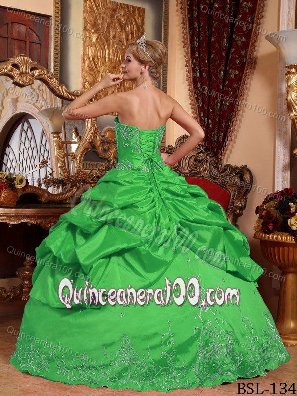 Attractive Grass Green Embroidery Sweet 16 Dresses with Pick-ups