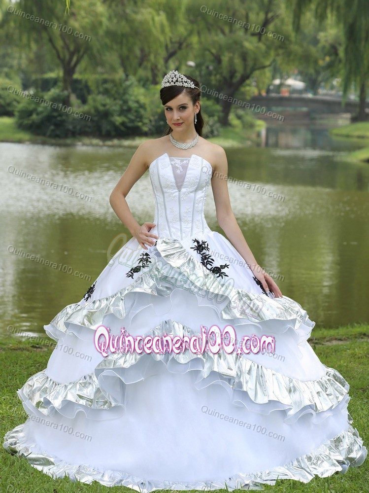 Low Price Appliqued White Sweet 16 Dresses with Flounced Hem