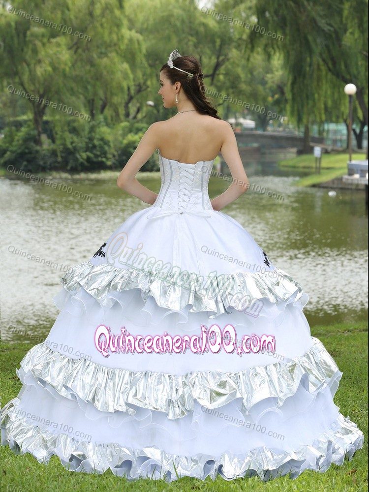 Low Price Appliqued White Sweet 16 Dresses with Flounced Hem