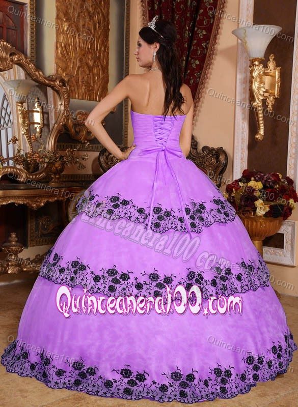 Custom Made Violet Sweet Sixteen Dresses with Black Appliques