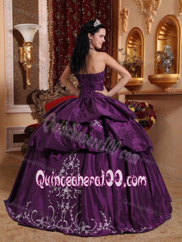 Sweetheart Purple Quinceanera Dress with Pick-ups and Embroidery