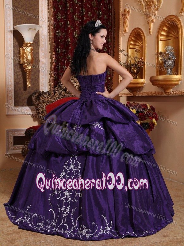 Purple Taffeta Quinceanera Dress with Embroidery and Pick-ups