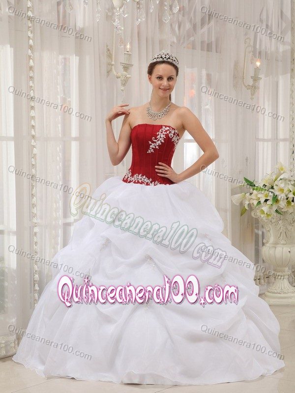 Red and White Sweet Sixteen Dresses with Appliques and Pick ups