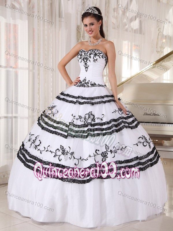 Affordable White Sweet 16 Quinceanera Dress with Appliques