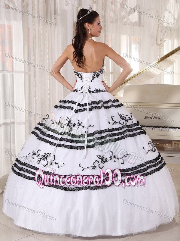 Affordable White Sweet 16 Quinceanera Dress with Appliques