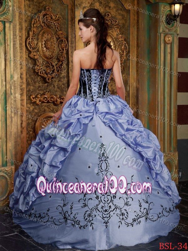 Lilac Taffeta Quinceanera Gown Dress with Embroidery and Ruffles