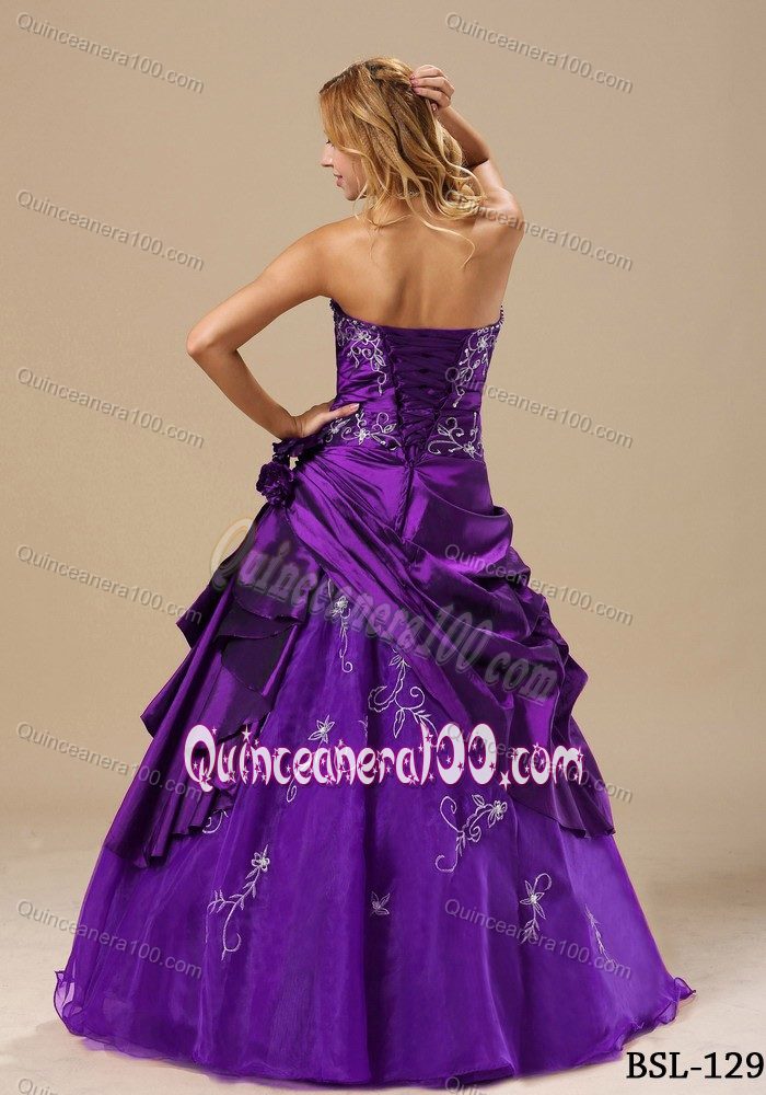 Purple Embroidery Quinceanera Dresses with Hand-made Flowers