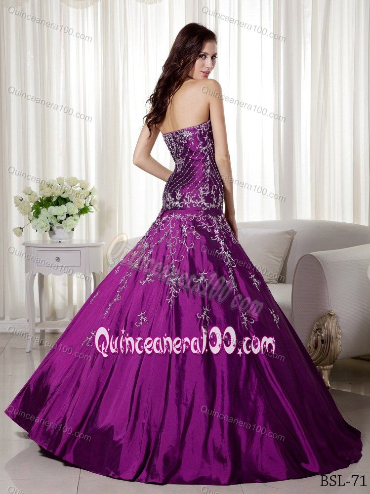 Classic Purple Dresses for a Quince with Embroidery