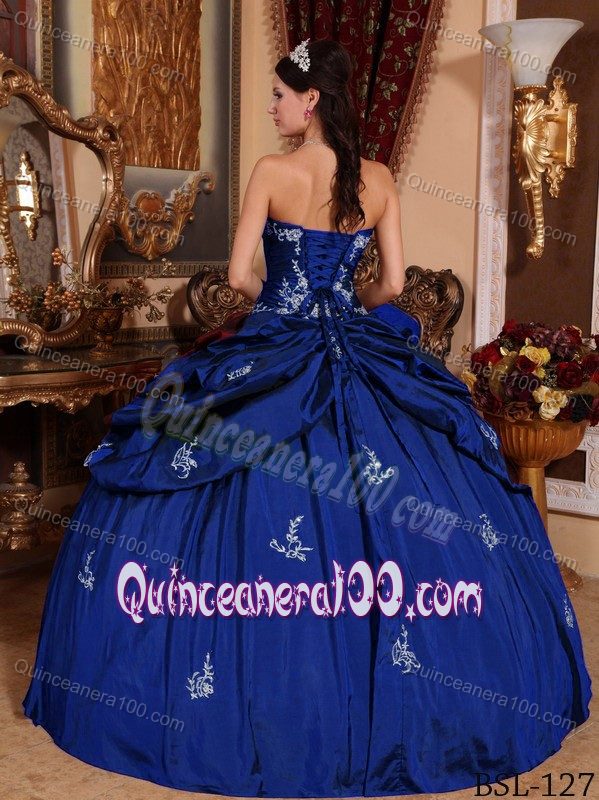 Elegant Appliqued Quinceanera Dresses Gowns with Pick-ups