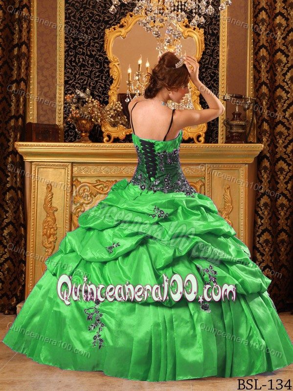 Grass Green Spaghetti Straps Quinceanera Dresses with Tiers and Appliques