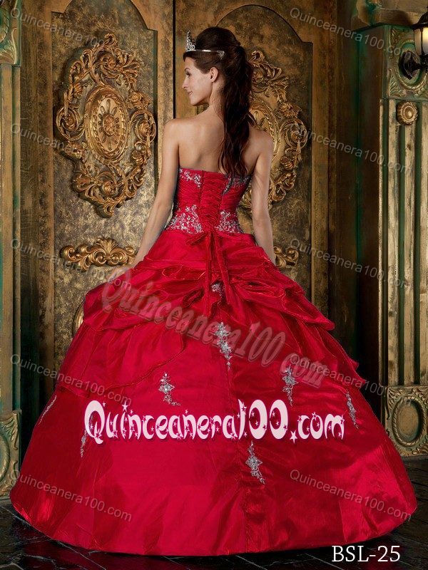 Red Sweet Sixteen Quinceanera Dresses with Pick-ups and Appliques